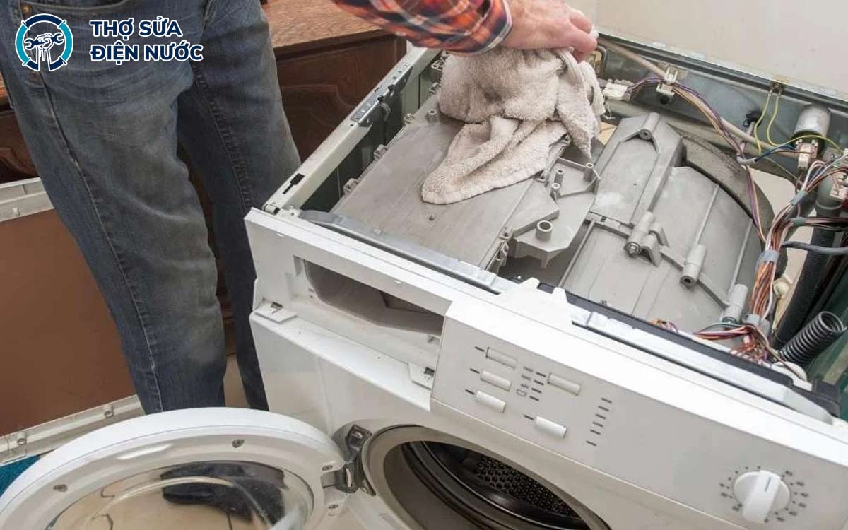 Việc dùng máy giặt đúng cách sẽ giúp bạn hạn chế những hư hỏng của máy giặt