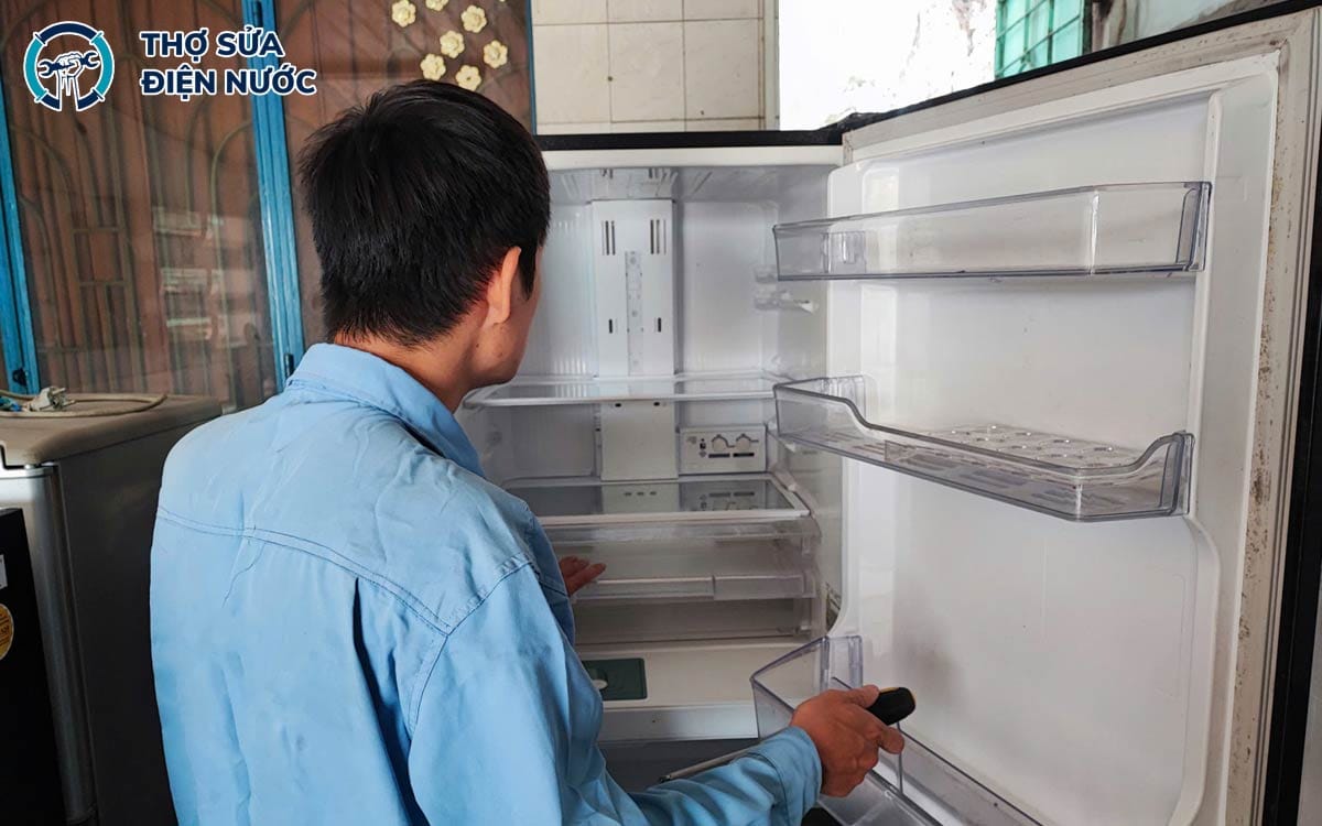 Do phải hoạt động thường xuyên nên tủ lạnh thường xuyên gặp vấn đề hỏng hóc