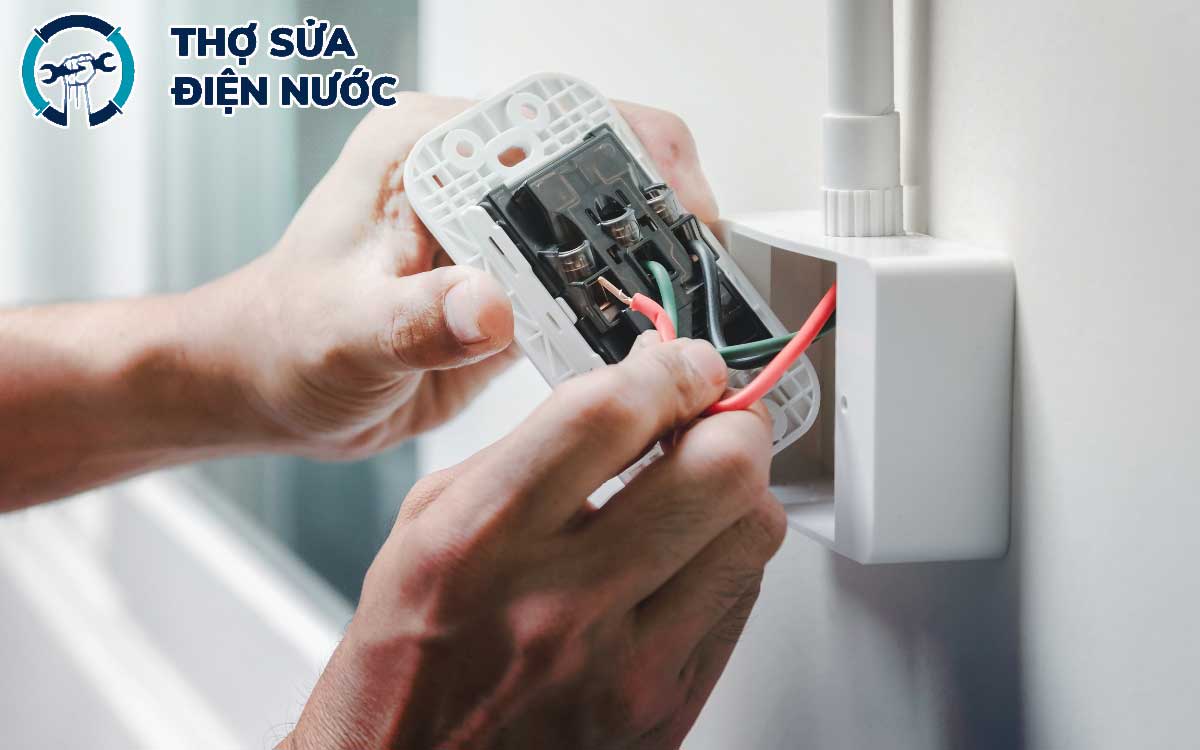 Khi chập điện thì bạn cần gọi thợ sửa điện Hà Nội ngay