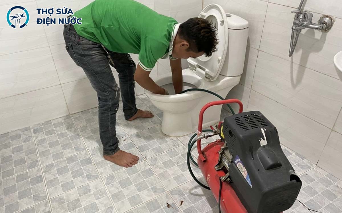 Nắm bắt đúng nguyên nhân sẽ giúp bạn xử lý mùi hôi nhà vệ sinh hiệu quả