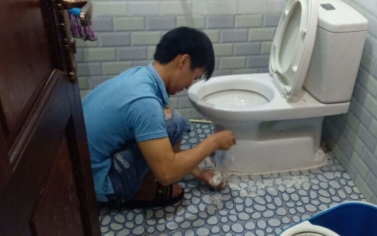 Dịch vụ khử mùi hôi nhà vệ sinh Hà Nội - thosuadiennuoc247
