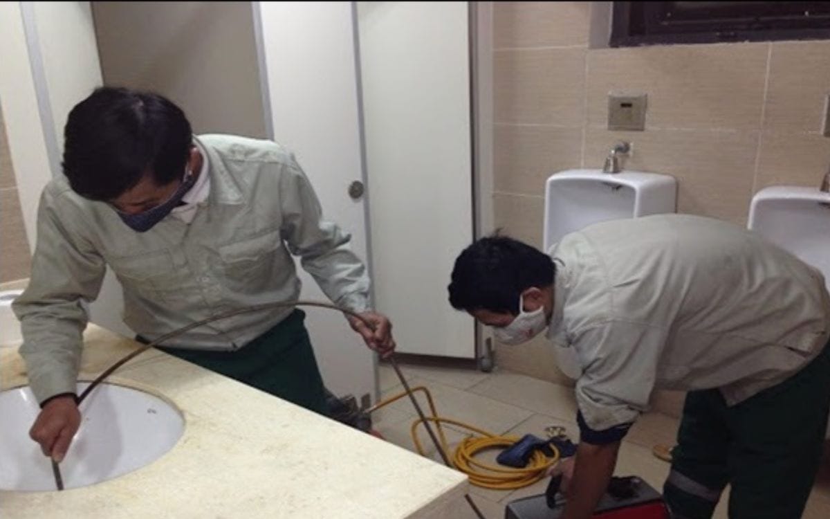 Khử mùi hôi nhà vệ sinh Hà Nội hiệu quả bằng thiết bị hiện đại