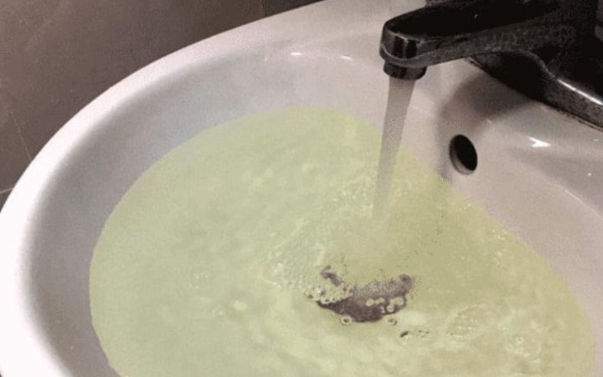 Sự cố tắc nghẽn lavabo, bồn cầu... gây bất tiện trong sinh hoạt hàng ngày nếu không được xử lý sớm