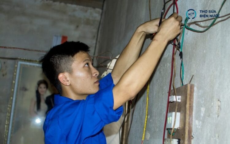 Sửa chữa điện Hoàng Mai nhanh chóng bởi kỹ thuật viên của Thợ sửa điện nước 247