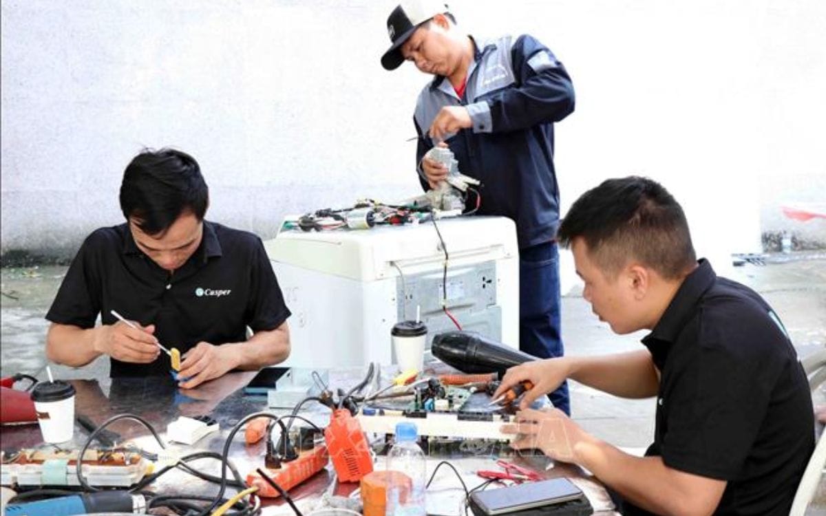 Sửa chữa, thay thế thiết bị điện bằng linh kiện chính hãng