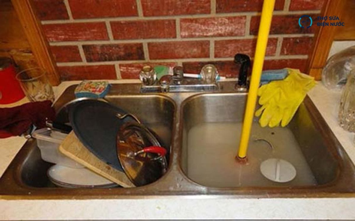 Tắc nghẽn lavabo gây mất vệ sinh, bất tiện trong sinh hoạt