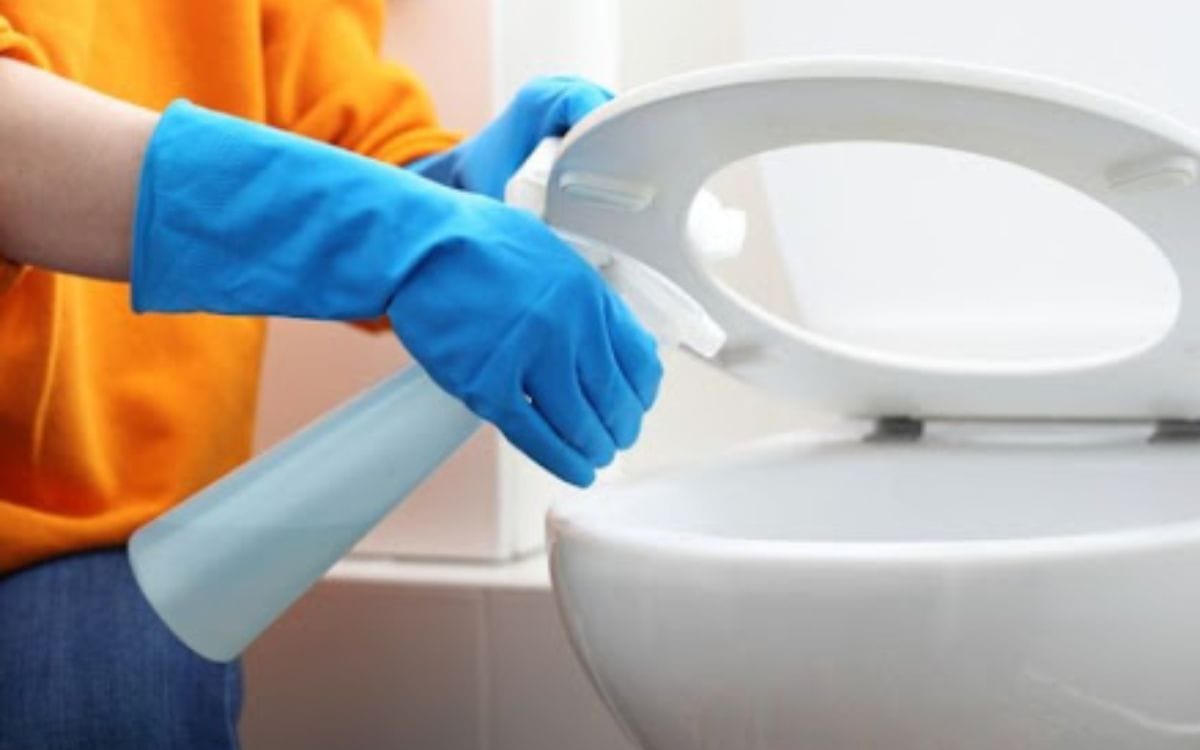 Vệ sinh, khử trùng sau khi xử lý mùi hôi nhằm đảm bảo hiệu quả hoạt lâu dài