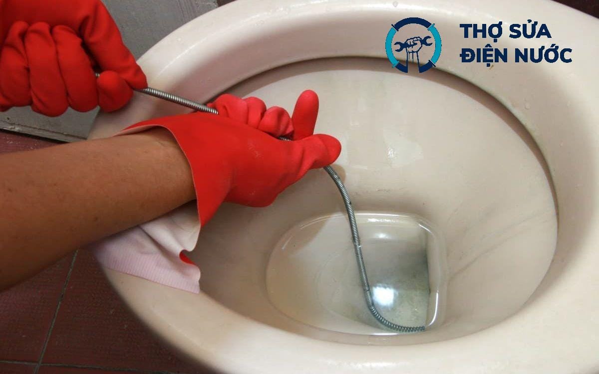 Thông tắc bồn cầu Hoàng Mai