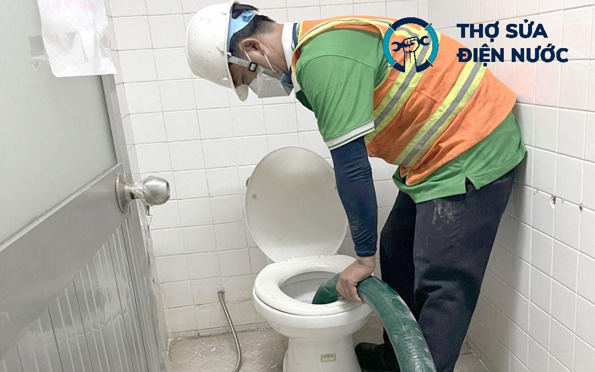 Thông tắc bồn cầu Hoàng Mai