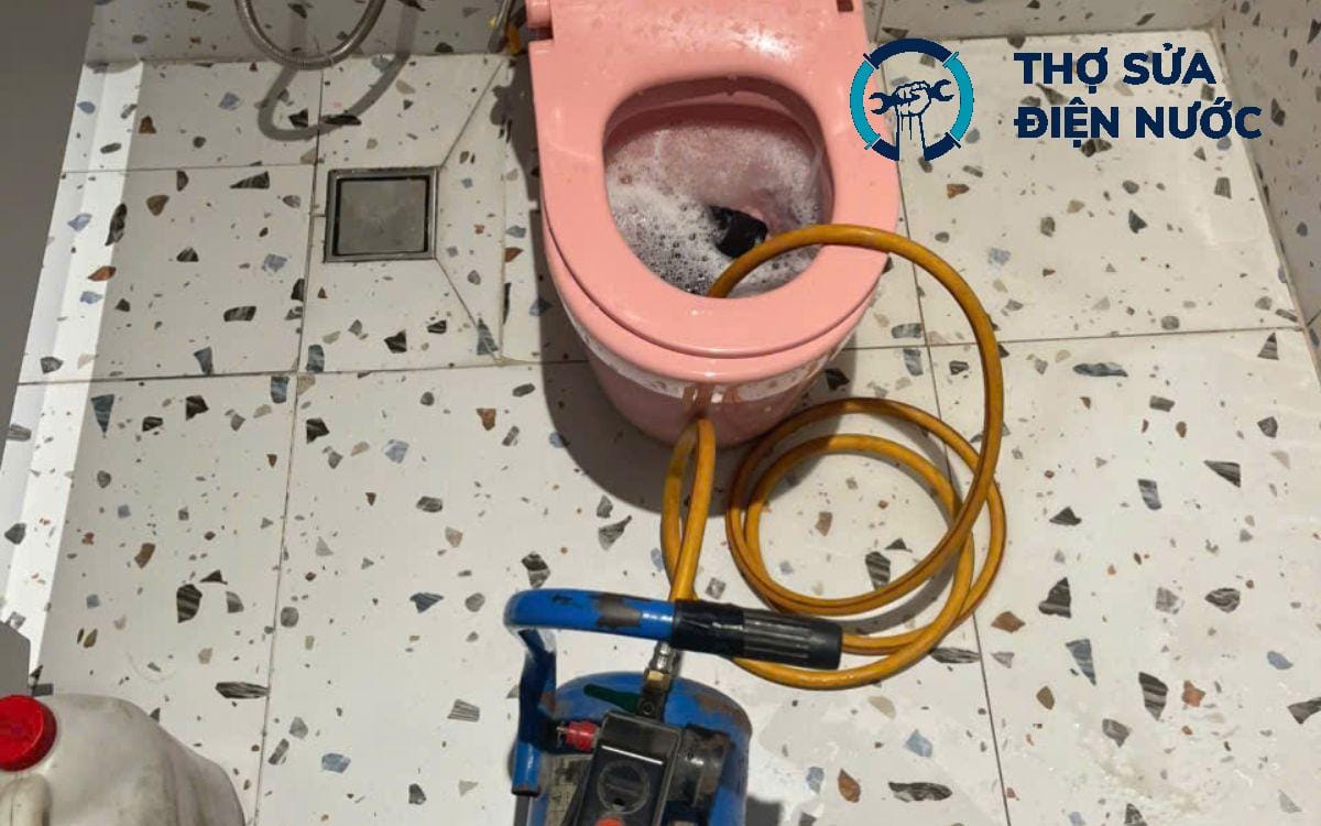 Thông tắc bồn cầu Long Biên