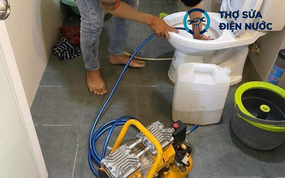 Thông tắc bồn cầu Long Biên