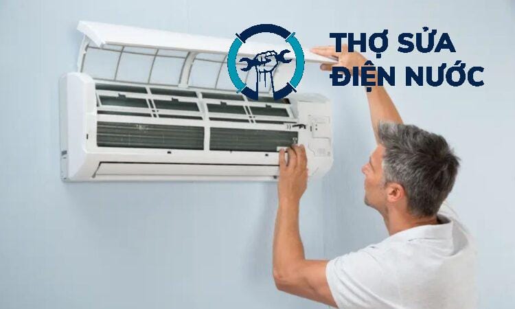 Kiểm tra và vệ sinh lọc gió là bước đầu tiên của cách sửa điều hòa không mát hiệu quả