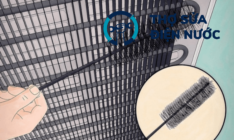 Vệ sinh dàn ngưng là cách sửa tủ lạnh kêu to hiệu quả